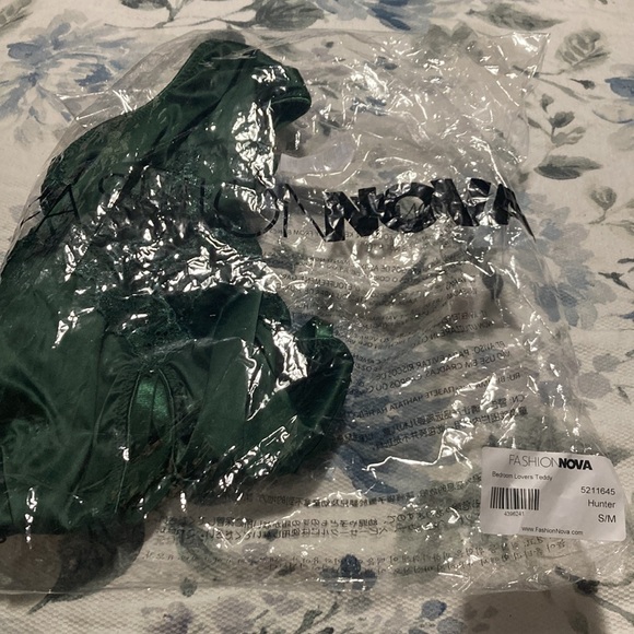 NWT fashion Nova teddy 💚 - Picture 5 of 5